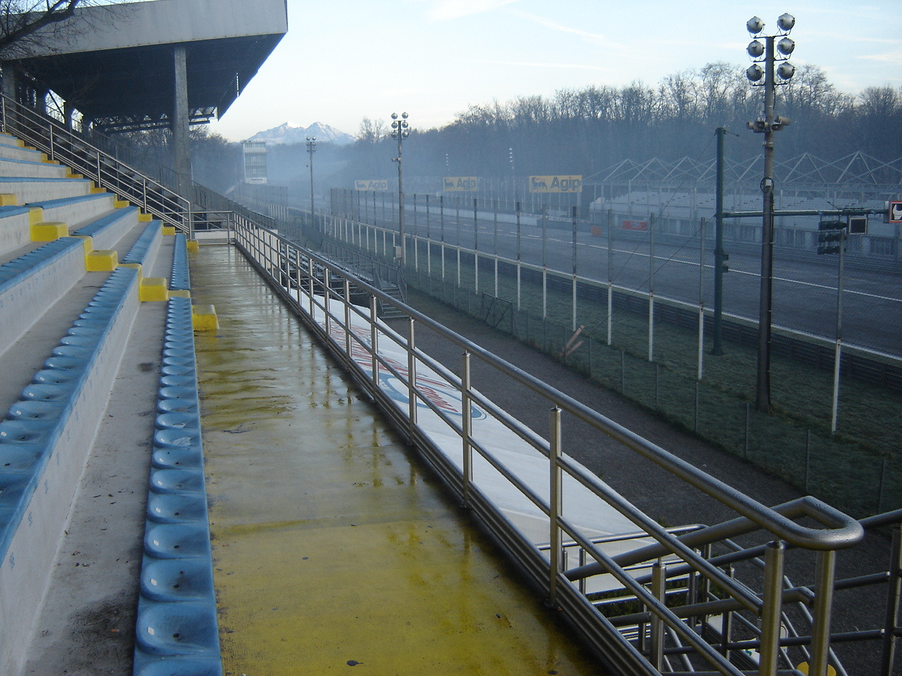 Autodromo di Monza - No. 01_04 Tribuna Centrale (12/2005)