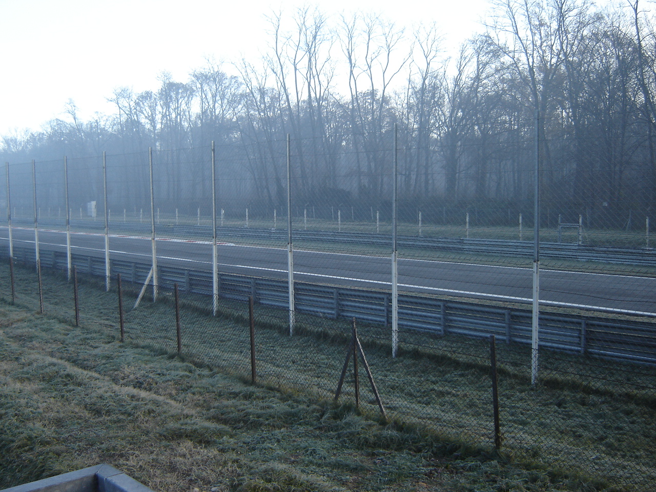 Autodromo di Monza - No. 20_01 Tribuna Ascari ex Museo (12/2005)