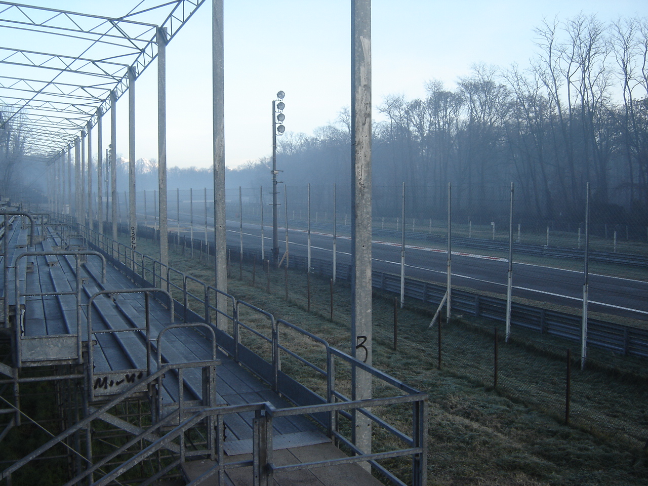 Autodromo di Monza - No. 20_02 Tribuna Ascari ex Museo (12/2005)